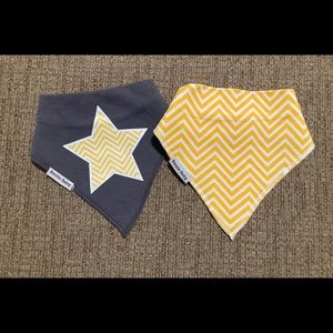 Set of 2 Gender-Neutral Bandana Bibs